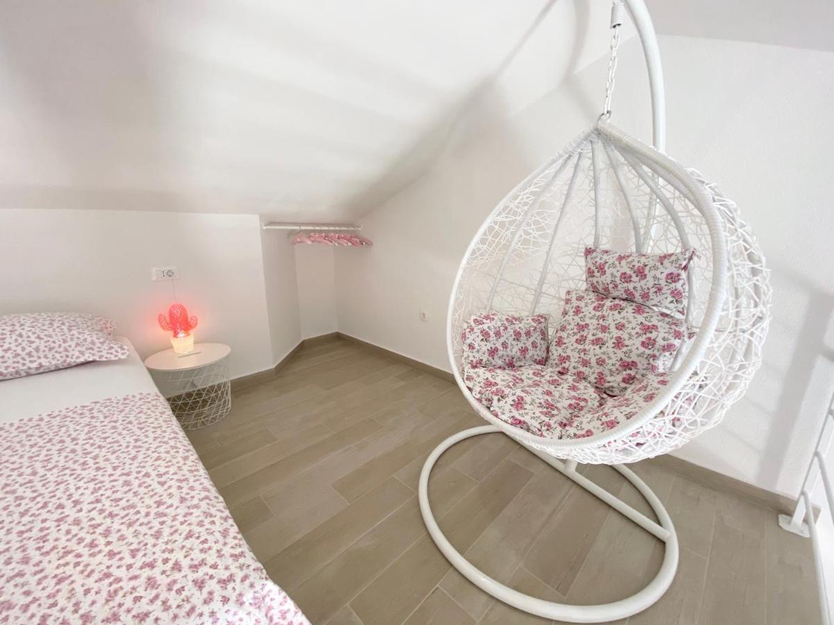 Apartmani Ksenija Tucepi Bagian luar foto