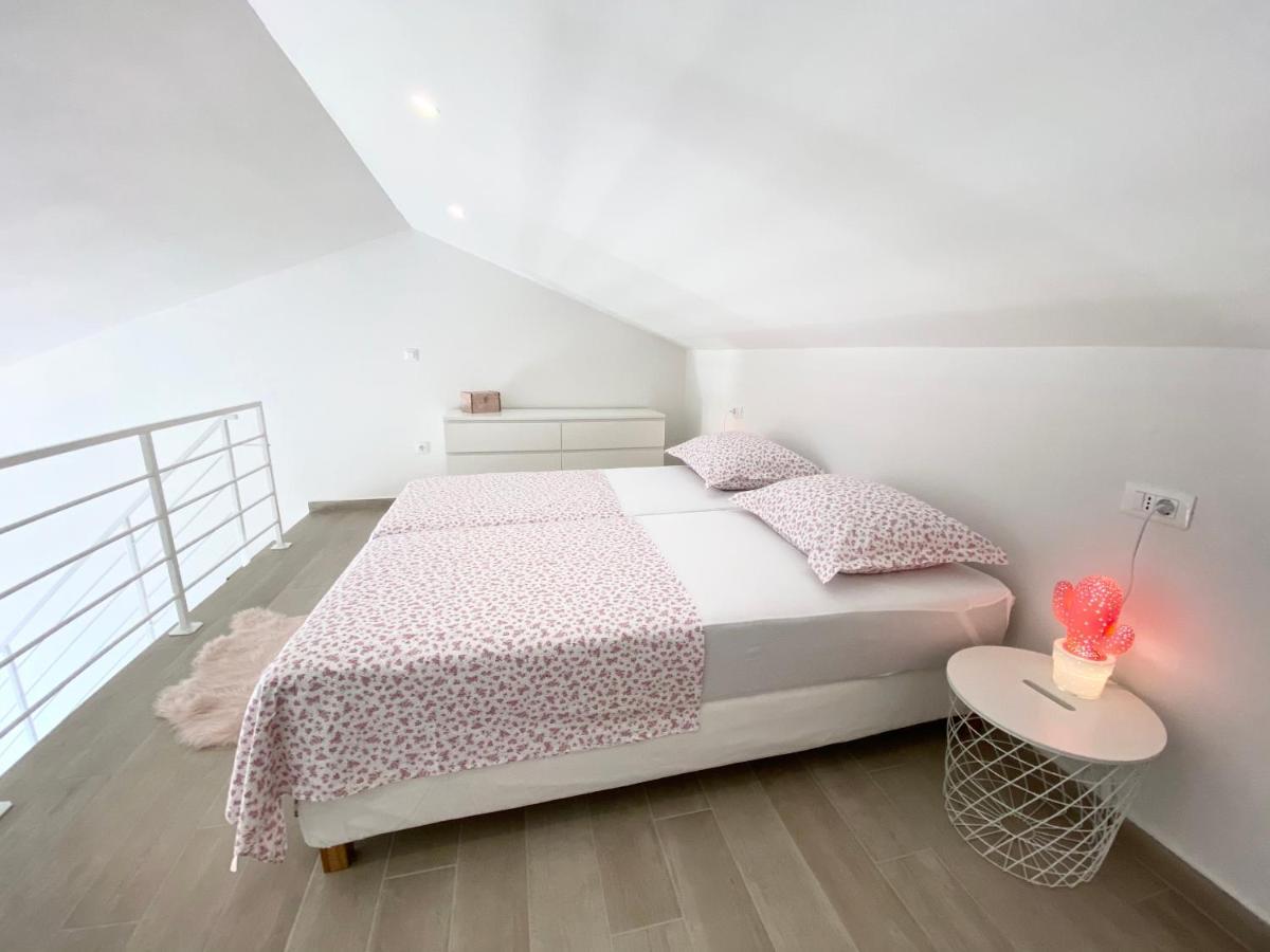 Apartmani Ksenija Tucepi Bagian luar foto