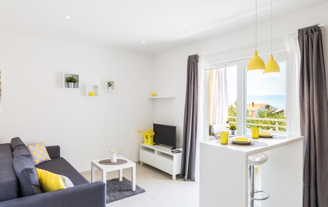 Apartmani Ksenija Tucepi Bagian luar foto