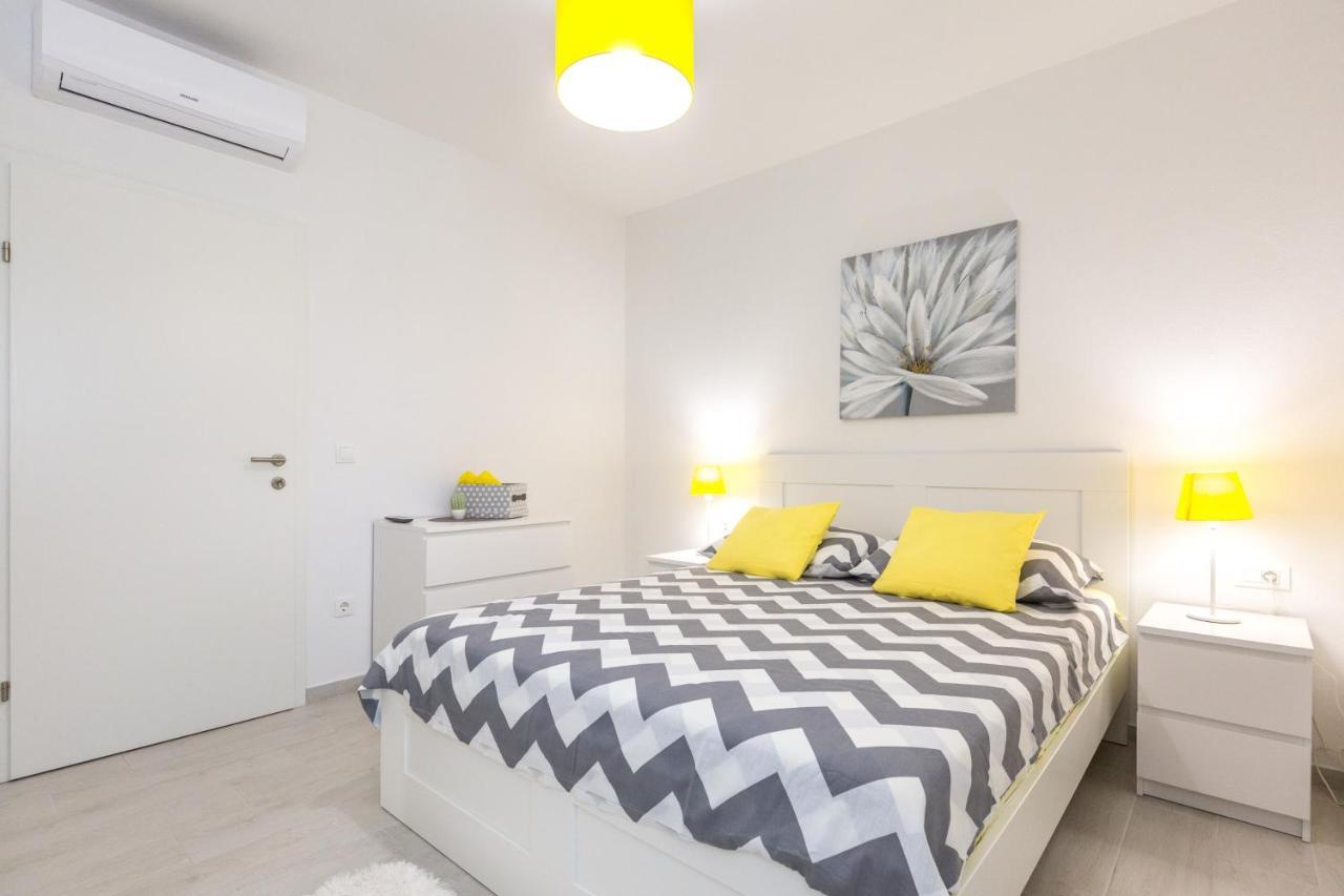 Apartmani Ksenija Tucepi Bagian luar foto