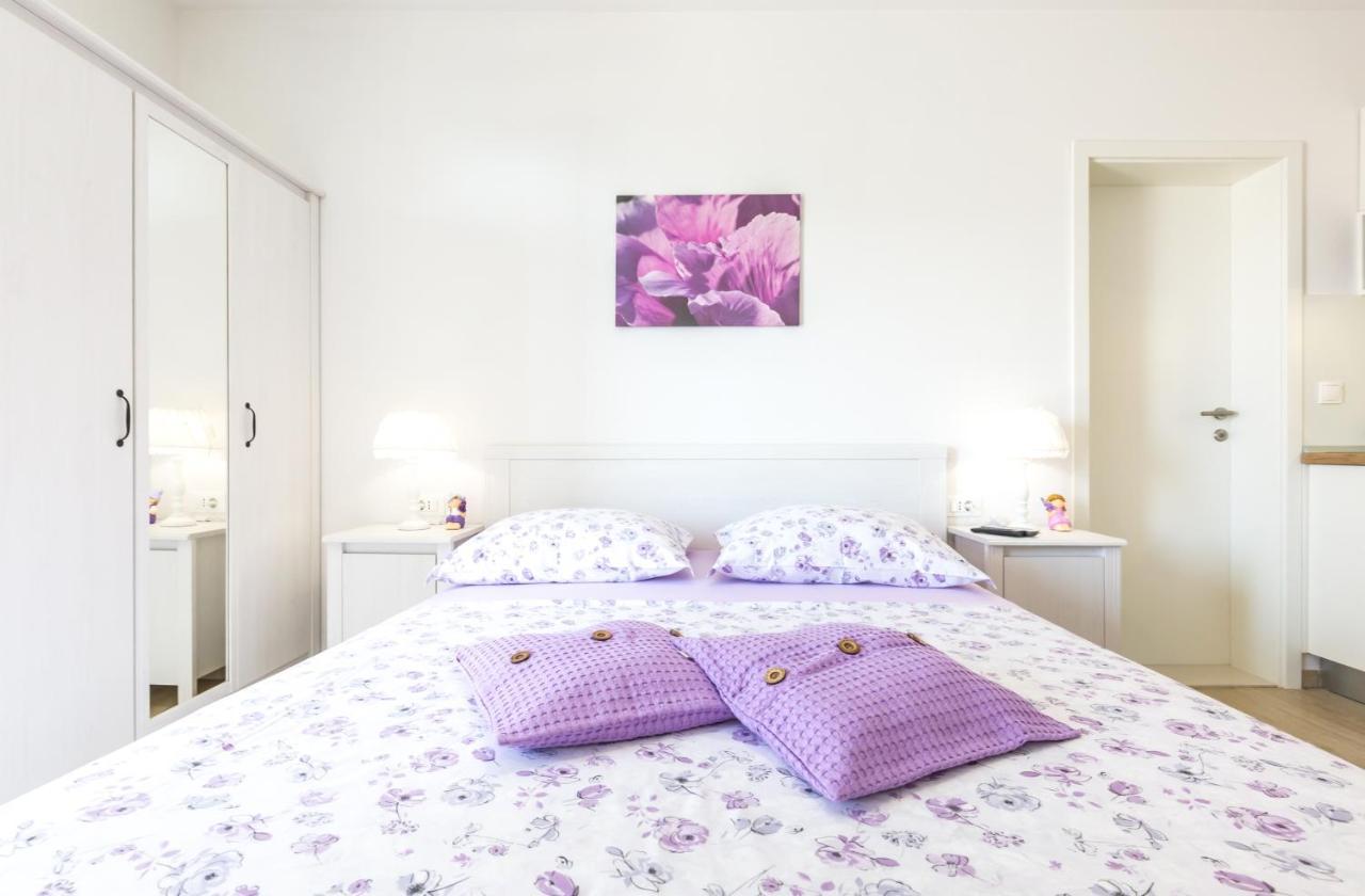 Apartmani Ksenija Tucepi Bagian luar foto