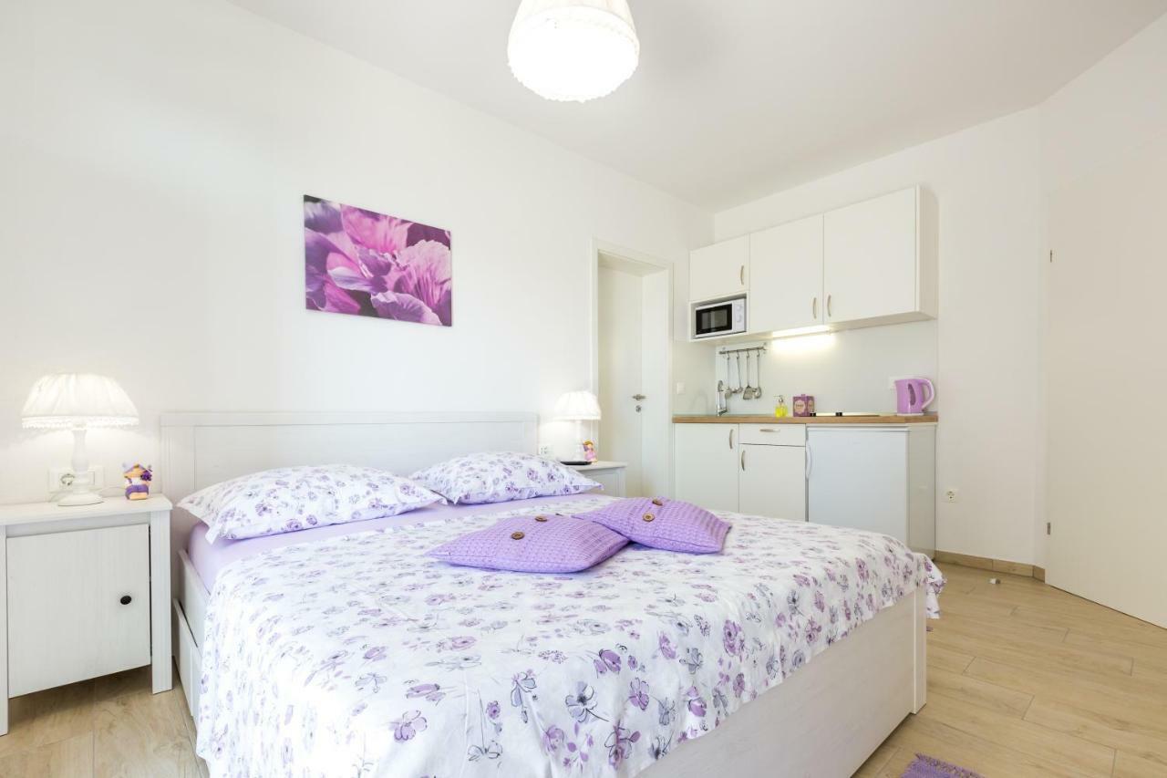 Apartmani Ksenija Tucepi Bagian luar foto