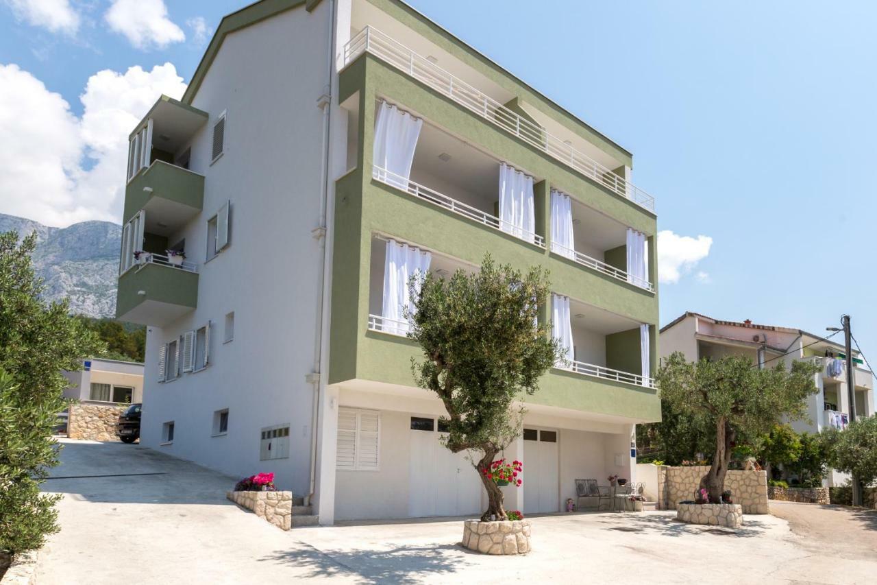 Apartmani Ksenija Tucepi Bagian luar foto