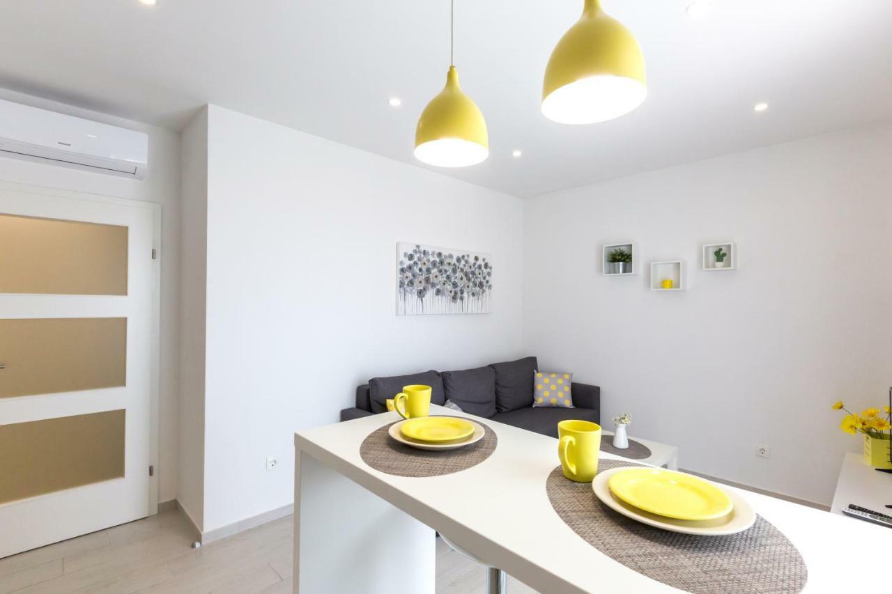 Apartmani Ksenija Tucepi Bagian luar foto
