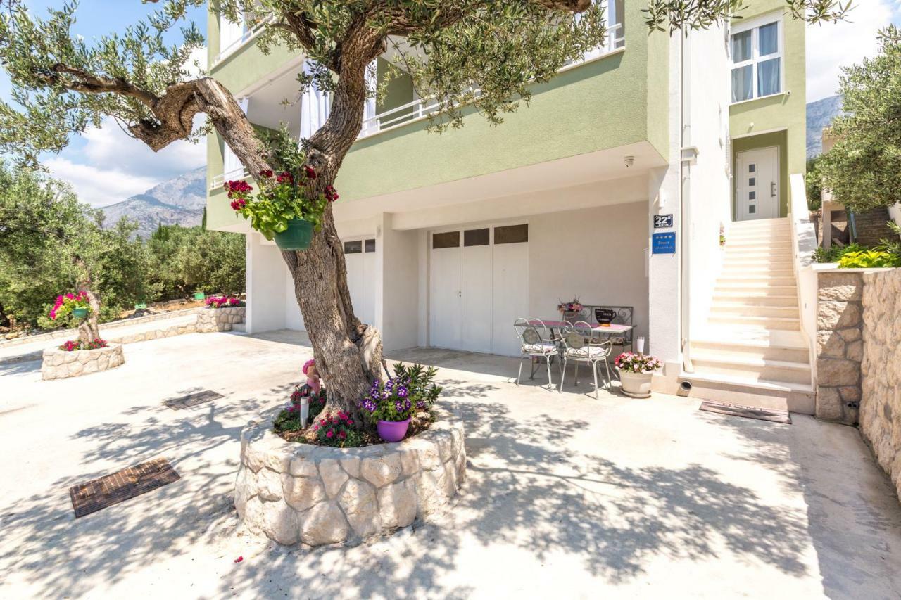 Apartmani Ksenija Tucepi Bagian luar foto